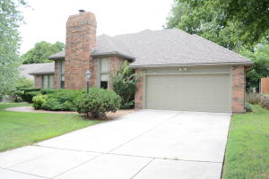 3279 S Oak Ave, Springfield, MO 65804 photo 1