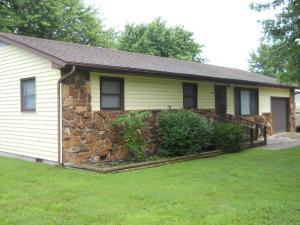 1605 Ford Dr, Aurora, MO 65605 photo 1