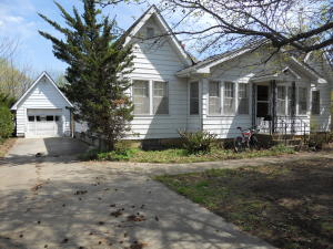 810 S Oak Ave, Aurora, MO 65605 photo 1