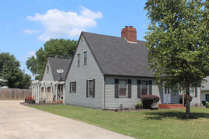 751 E Colgate St, Bolivar, MO 65613 photo 1