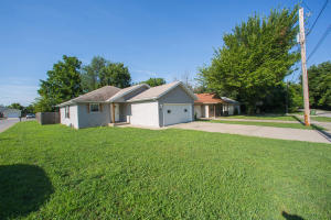 3132 W Chestnut St, Springfield, MO 65803 photo 1