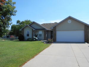 866 Lovers Ln, Aurora, MO 65605 photo 1