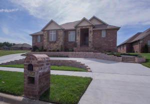 2838 E Chinkapin Ln, Springfield, MO 65804 photo 1