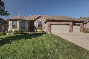 1377 N Chapel Dr, Springfield, MO 65802 photo 1