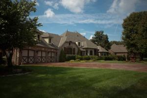 743 S Hickory Ter, Springfield, MO 65809 photo 1