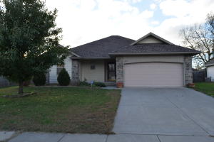 821 S Lester Rd, Springfield, MO 65802 photo 1