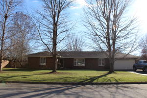 1609 Oak Dr, Aurora, MO 65605 photo 1