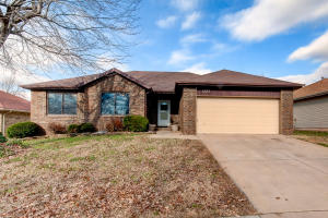 1523 W Lindberg St, Springfield, MO 65807 photo 1