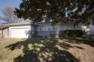 1451 E Wayland St, Springfield, MO 65804 photo 1