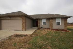 3831 N Bear Creek Ave, Springfield, MO 65803 photo 1