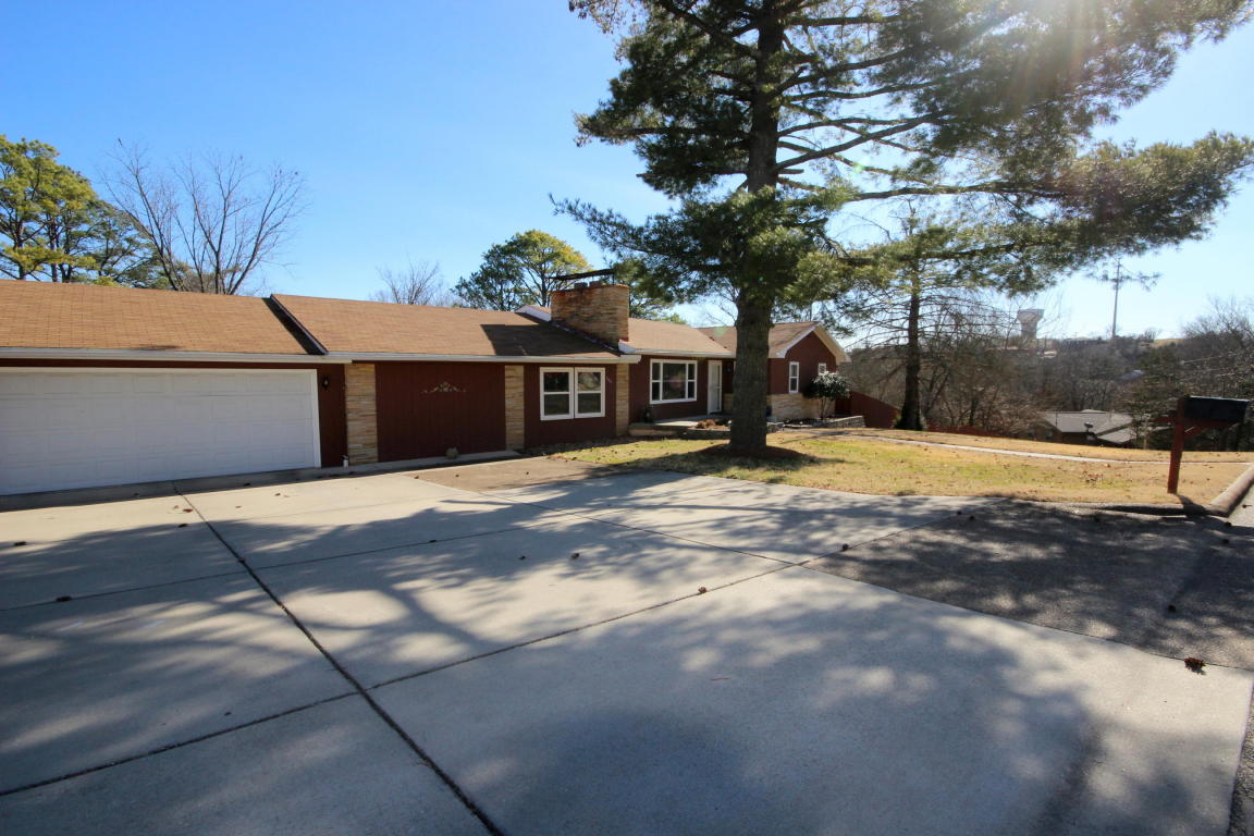 402 Roark Ave, Branson, MO 65616 photo 1