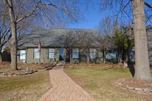 3749 E Meadowmere Pl, Springfield, MO 65809 photo 2