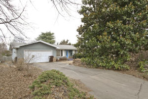 1921 E Gretna St, Springfield, MO 65804 photo 1