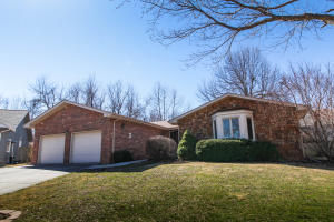 2004 E Adolphus Ct, Springfield, MO 65804 photo 1