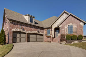 3263 W Bluffview St, Springfield, MO 65810 photo 1