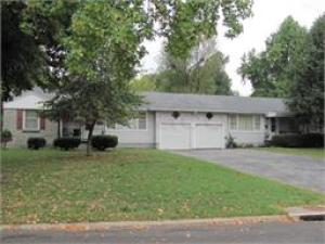 1054 E Linwood Cir, Springfield, MO 65807 photo 1