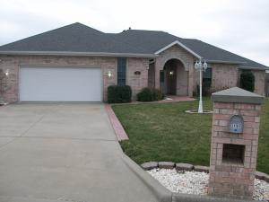3191 N Dickerson Ave, Springfield, MO 65803 photo 1