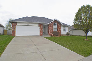 979 S Jester Ave, Springfield, MO 65802 photo 1