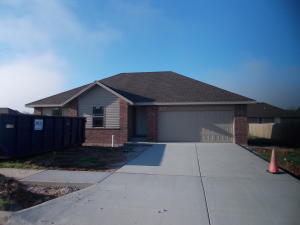 5602 W Sugar Pine Dr, Springfield, MO 65802 photo 1
