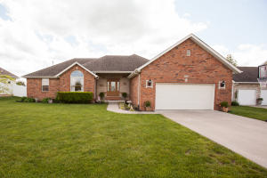 404 E Grace St, Republic, MO 65738 photo 1