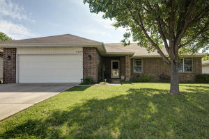 4224 S Linden Dr, Springfield, MO 65804 photo 1