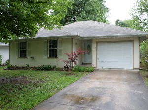 3019 W Grand St, Springfield, MO 65802 photo 1