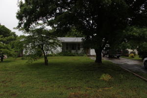 1229 E Bonaire Dr, Springfield, MO 65803 photo 1