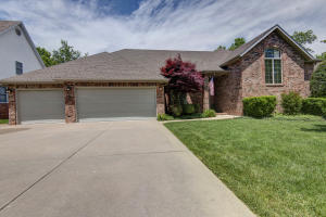 3849 E Kingsbury St, Springfield, MO 65809 photo 1