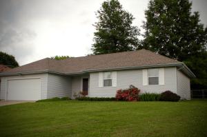 1770 E Redbud Ln, Springfield, MO 65803 photo 1