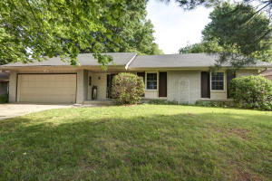 2907 E Linwood St, Springfield, MO 65804 photo 1