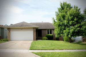 3024 E Lark St, Springfield, MO 65804 photo 1