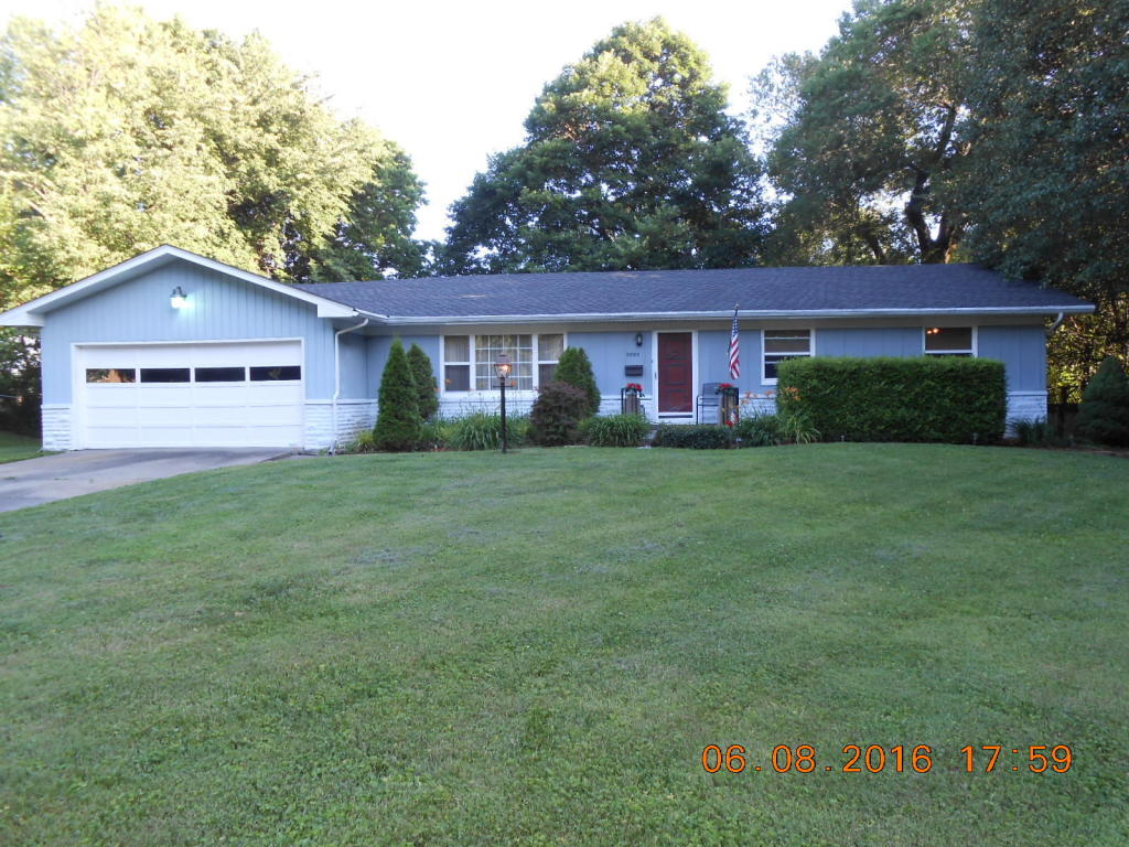 2362 E Broadmoor St, Springfield, MO 65804 photo 1