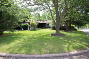 836 E Redwood St, Springfield, MO 65807 photo 1