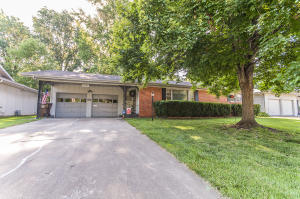 2406 S Kickapoo Ave, Springfield, MO 65804 photo 1