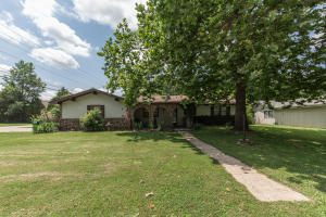 2332 E Cardinal St, Springfield, MO 65804 photo 1