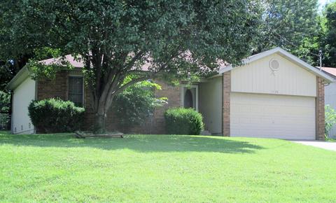 1128 E Livingston Ct, Springfield, MO 65802 photo 1