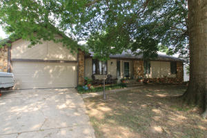934 E Manchester Dr, Springfield, MO 65810 photo 1