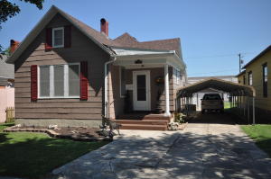 127 W Locust St, Aurora, MO 65605 photo 1
