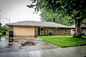 1208 S Meadowview Ave, Springfield, MO 65804 photo 1