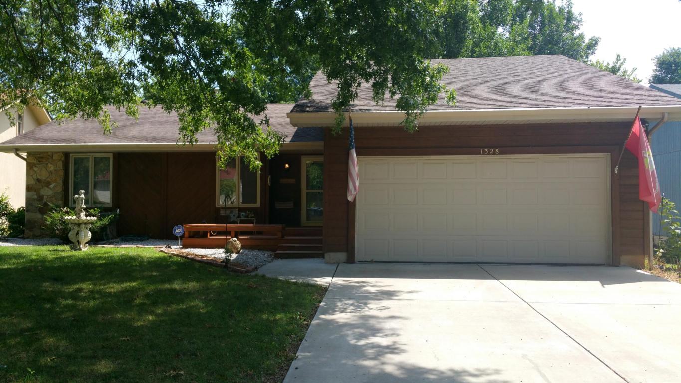 1328 S Sieger Dr, Springfield, MO 65804 photo 1