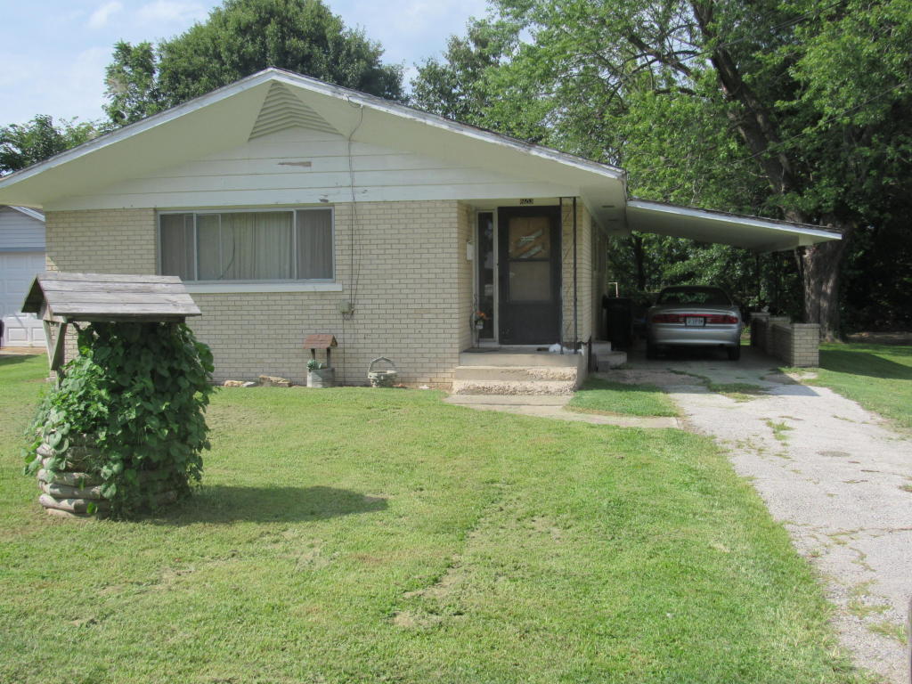 623 W Maple St, Marshfield, MO 65706 photo 1