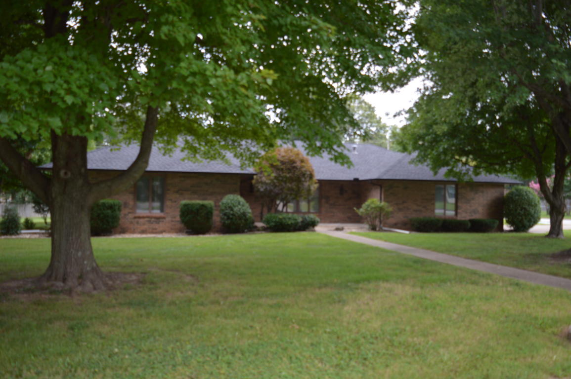 1608 Oak Dr, Aurora, MO 65605 photo 1