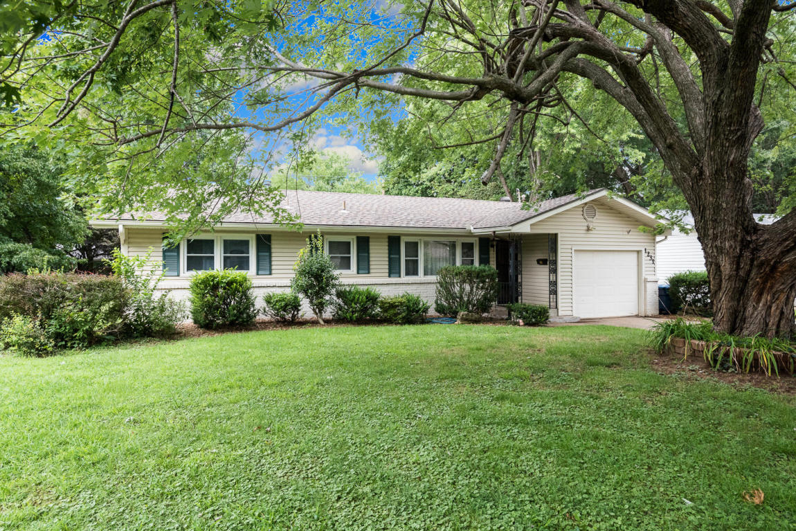 1231 E Rosebrier St, Springfield, MO 65804 photo 1