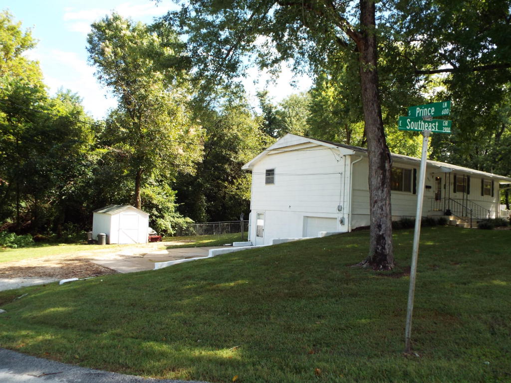 2925 E Southeast Cir, Springfield, MO 65802 photo 1