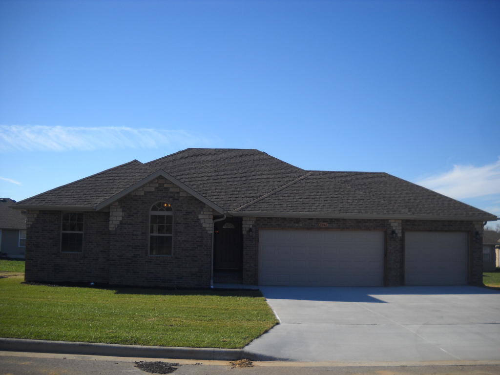 2441 E Highridge Cir, Republic, MO 65738 photo 1