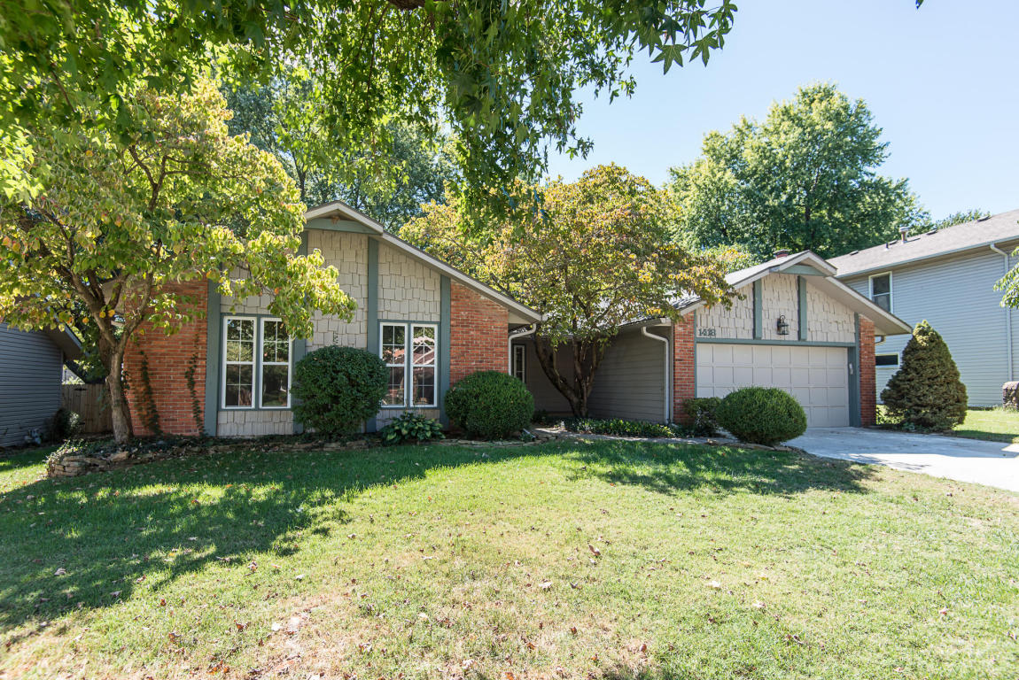 1418 W Riverside St, Springfield, MO 65807 photo 1