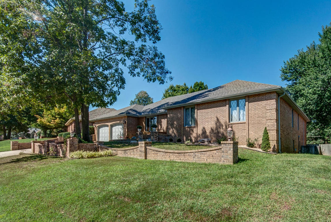 1937 E Nottingham St, Springfield, MO 65804 photo 1