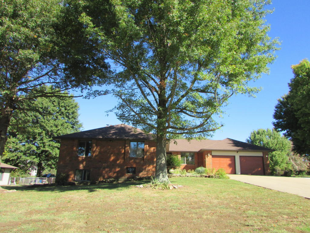 1635 E Arlington Rd, Springfield, MO 65804 photo 1