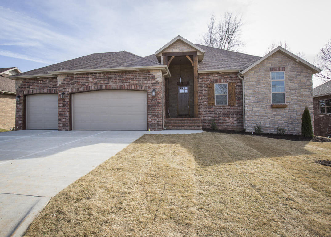 2202 E Hawkins Ct, Ozark, MO 65721 photo 1