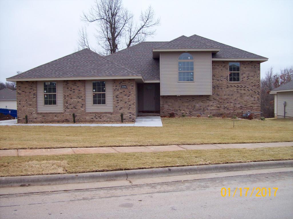 2104 W Mcclernon St, Springfield, MO 65803 photo 1